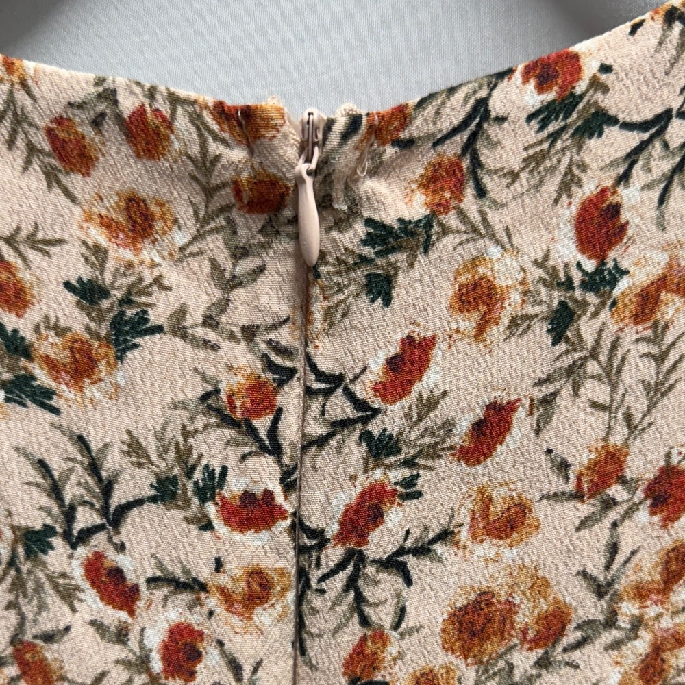 Elegant Floral Midi Dress with Puff Sleeves - Picture 6 of 12